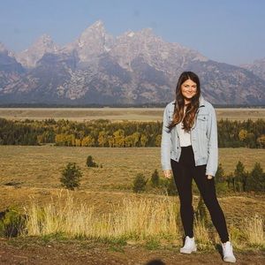 Meet your Posher, Leslie